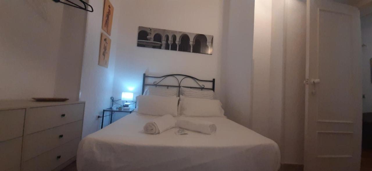 Apartamento Descalzos Séville Extérieur photo