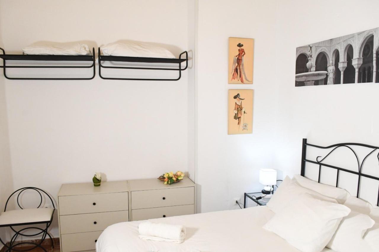 Apartamento Descalzos Séville Extérieur photo